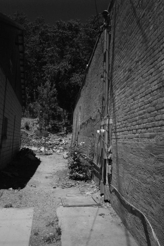 This is an alley photo