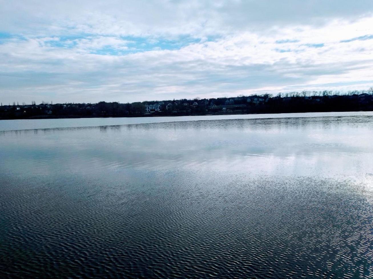 Dnieper River bay. December 2022, near the Ukrainian village of Volnokuryanovo. Zaporozhye region photo