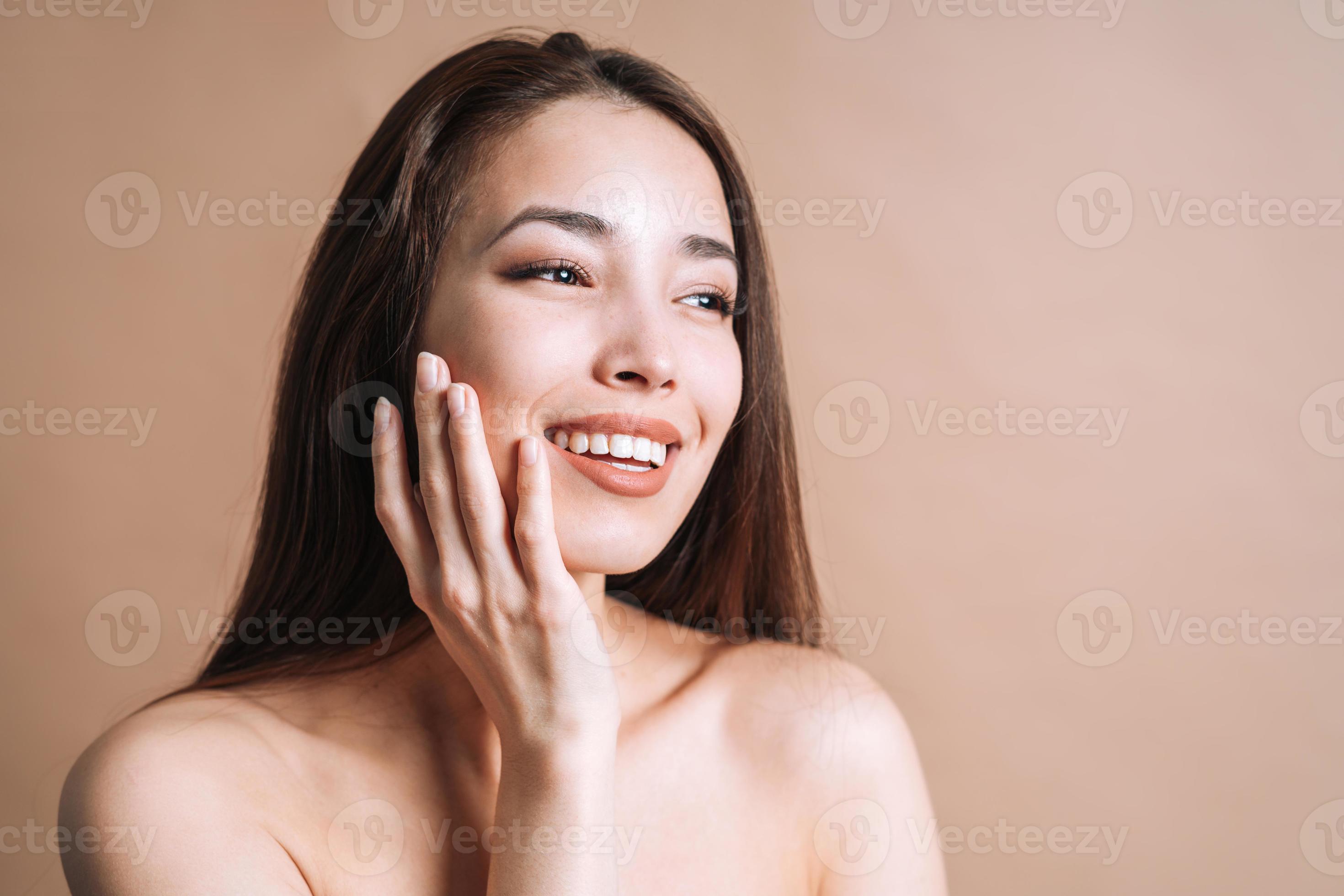 Beauty nude portrait of happy young beautiful asian woman with healthy dark  long hair in top bando on beige background isolated 16663013 Stock Photo at  Vecteezy