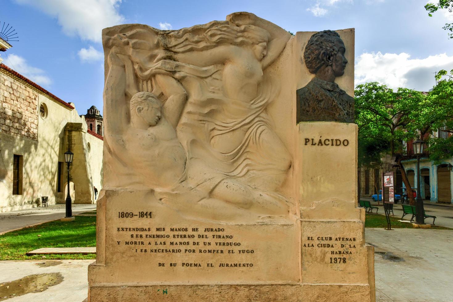 monumento al poeta cubano de ascendencia africana gabriel de la concepcion valdes - placido, la habana, cuba, 2022 foto