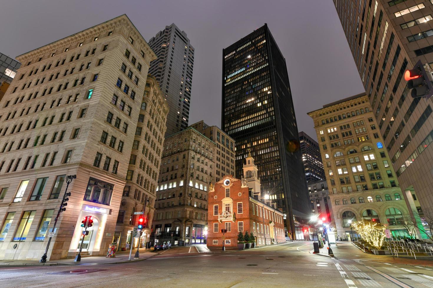 boston, ma - 27 de noviembre de 2020 - la antigua casa estatal es un edificio histórico en boston, massachusetts. construido en 1713, fue la sede de la corte general de massachusetts hasta 1798. foto