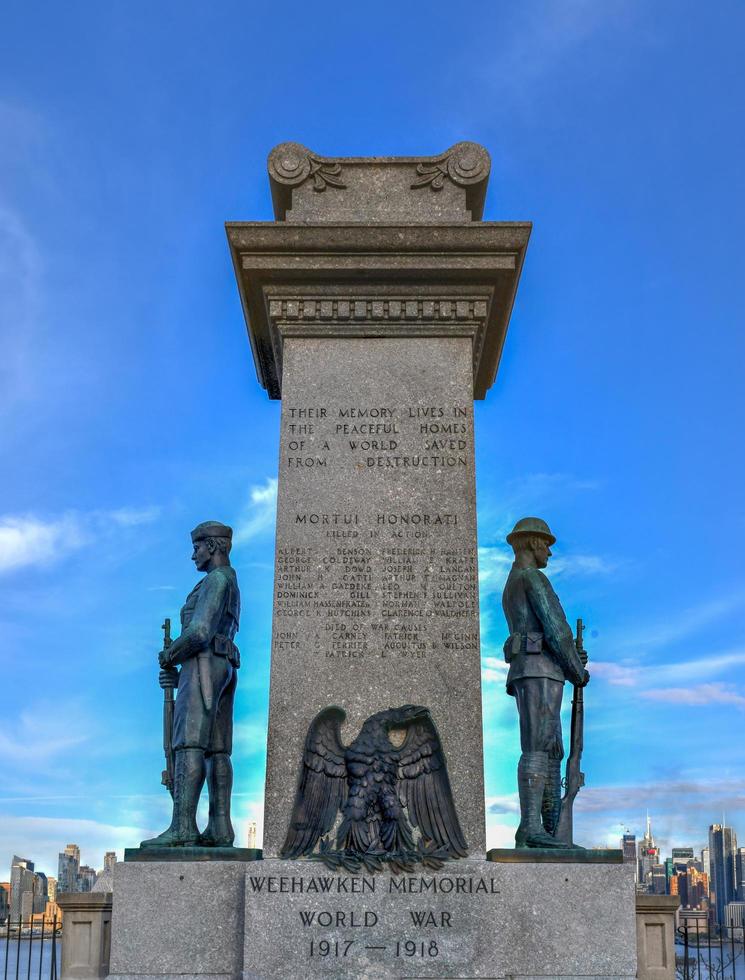 el monumento a los veteranos de la primera guerra mundial de weehawken en weehawken, nj. Estados Unidos tuvo 116.708 muertes militares y más de 200.000 heridos durante la guerra, 2022 foto