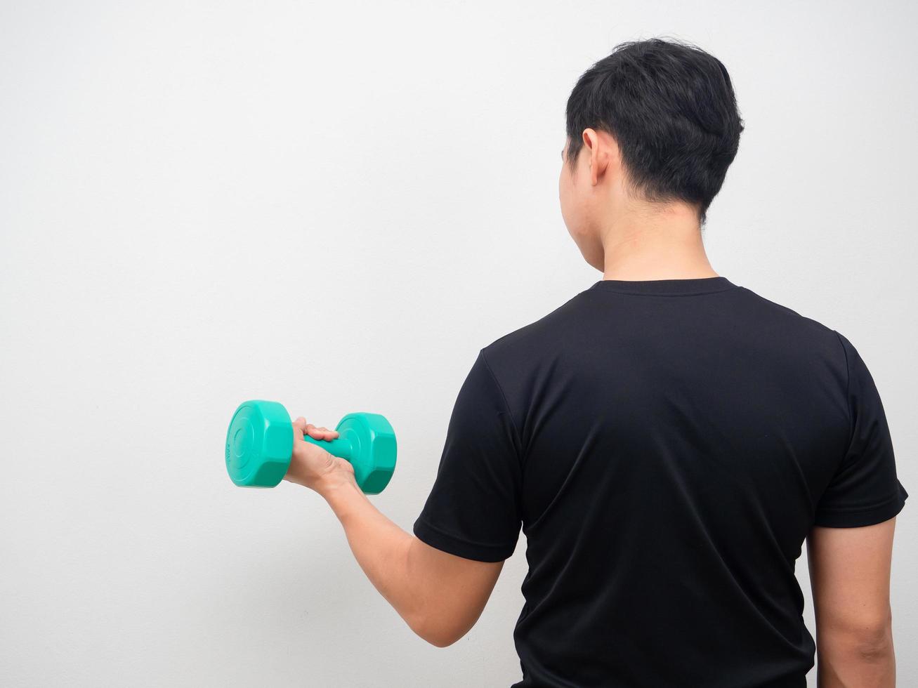 hombre sujetando drumbbell para soporte de entrenamiento dar la vuelta foto