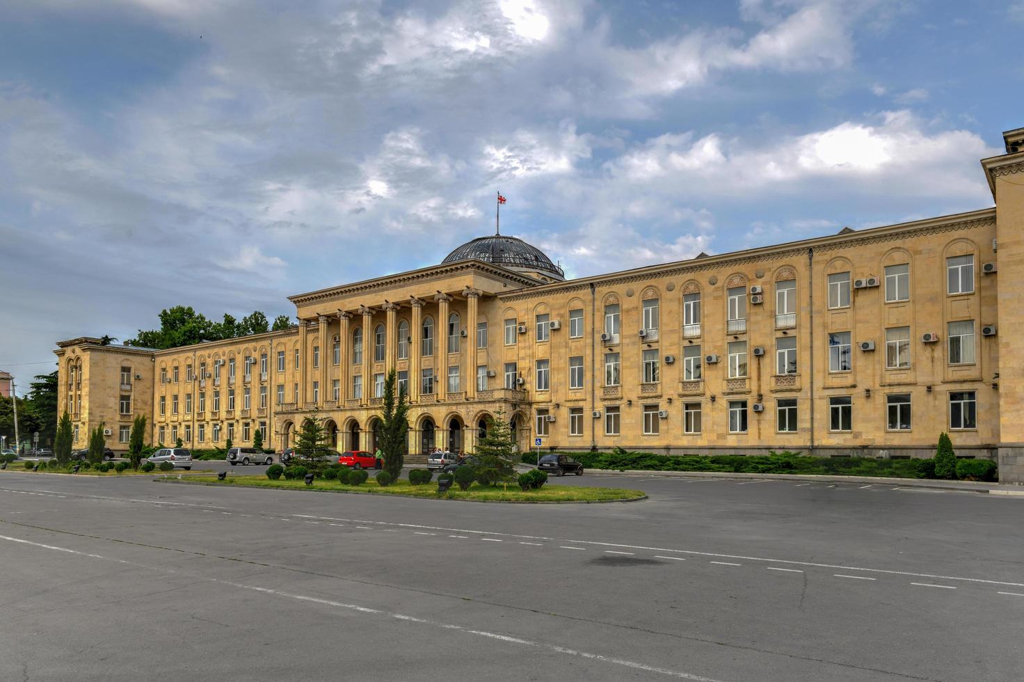 ayuntamiento de gori en la plaza stalin en gori, región de shida kartli, georgia, 2022 foto