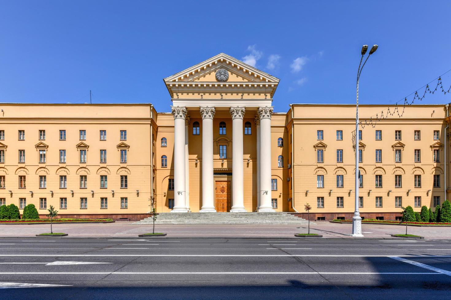 edificio del comité de seguridad estatal de la república de bielorrusia en minsk, alrededor de mayo de 2022 foto