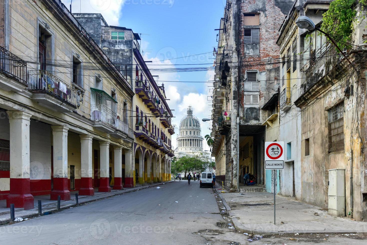 edificio de la capital nacional en la habana, cuba. foto