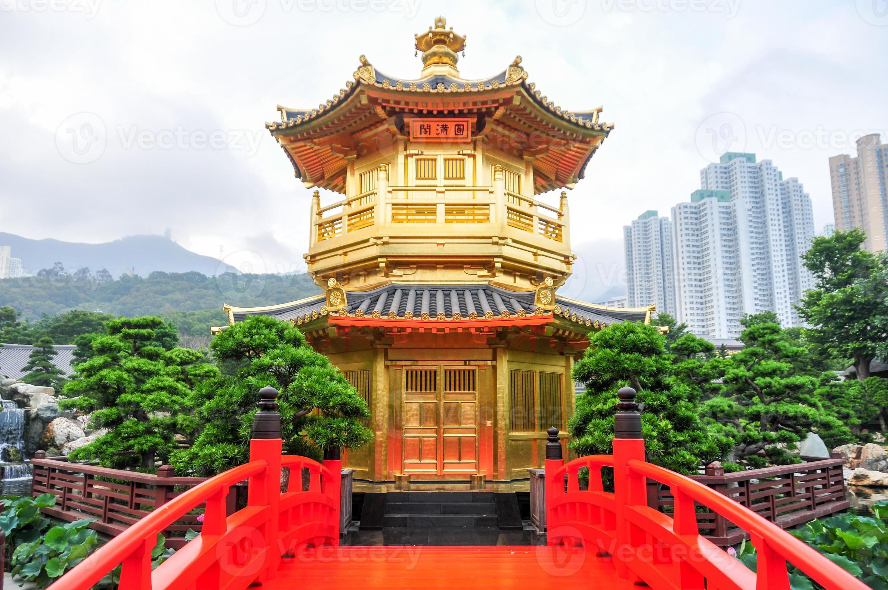 Golden Pavilion of Nan Lian Garden, Hong Kong 16672150 Stock Photo at ...