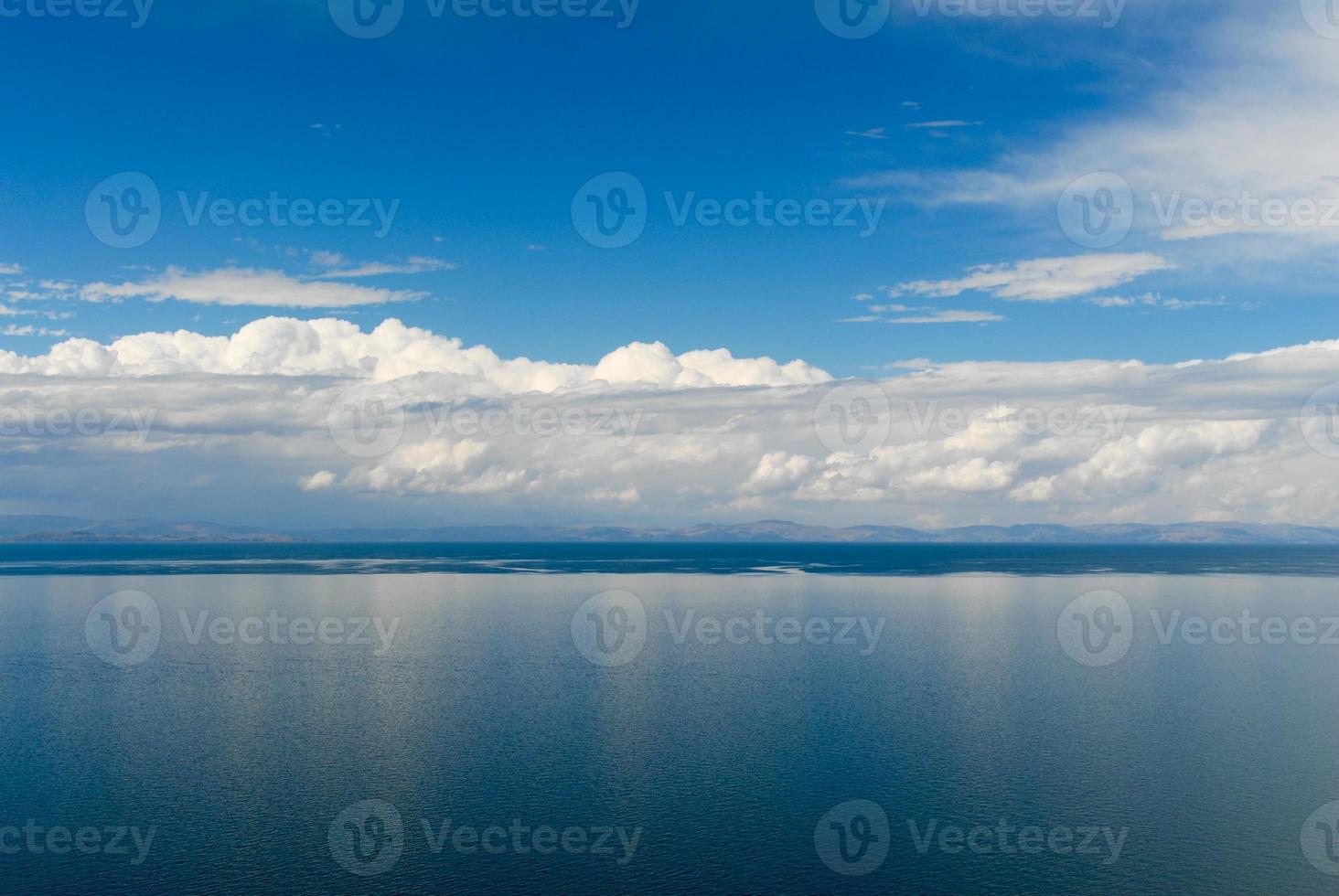 paisaje alrededor del lago titicaca, perú foto