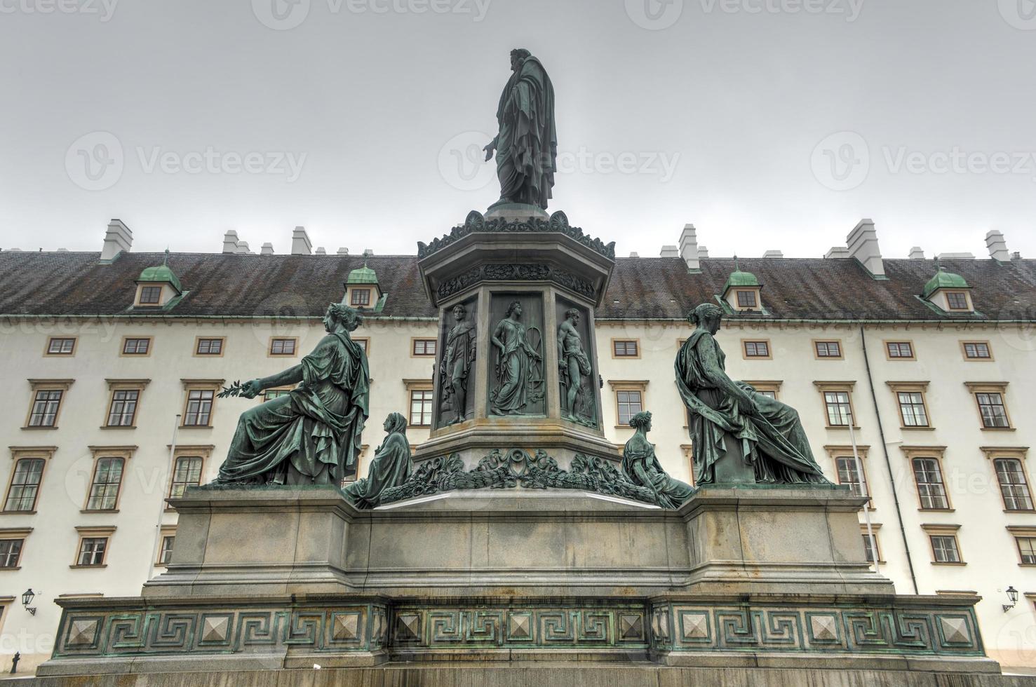 emperador franz i, patio del palacio de hofburg - viena, austria foto