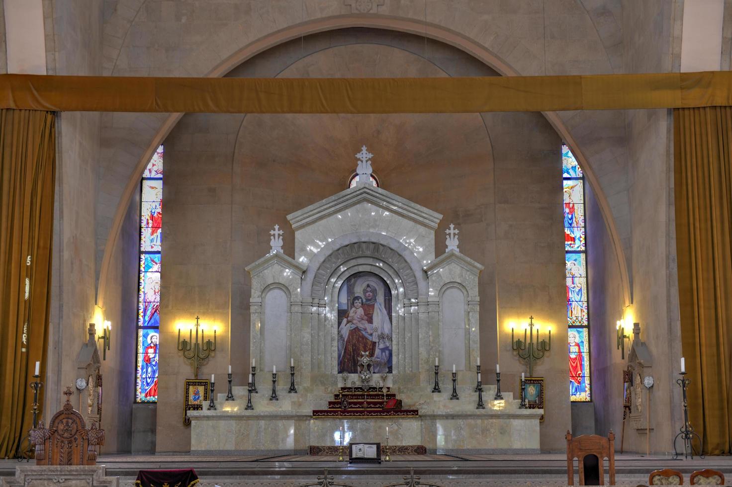 yerevan, armenia - 7 de julio de 2018 - la catedral de san gregorio el iluminador foto