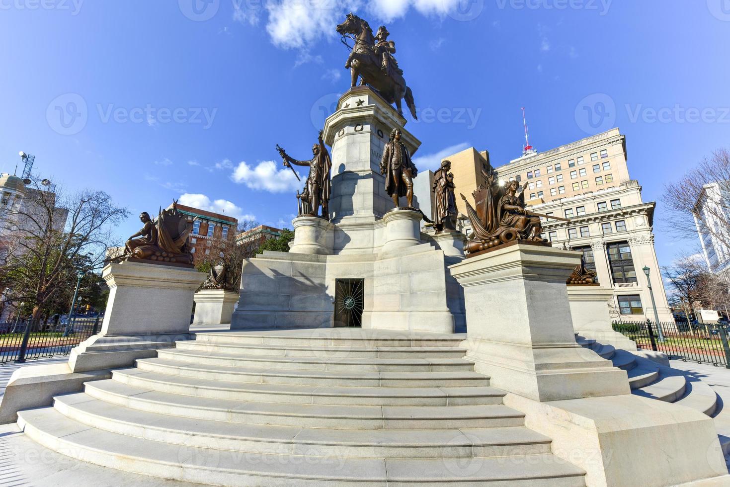 monumento a washington hito histórico capital square richmond virginia foto