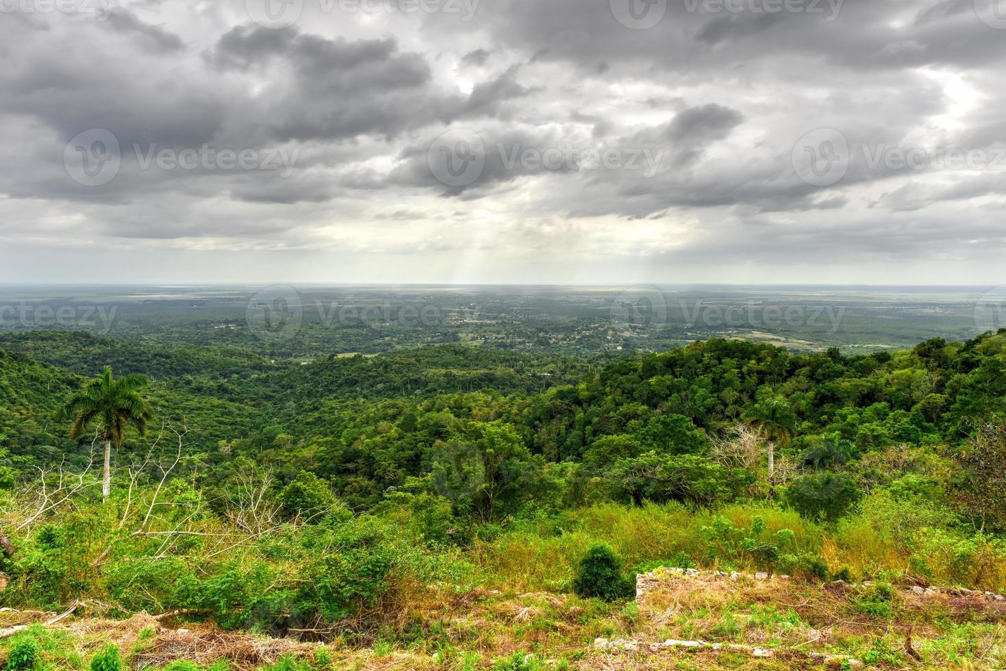 panorama sobre el paisaje natural de soroa, cuba. foto