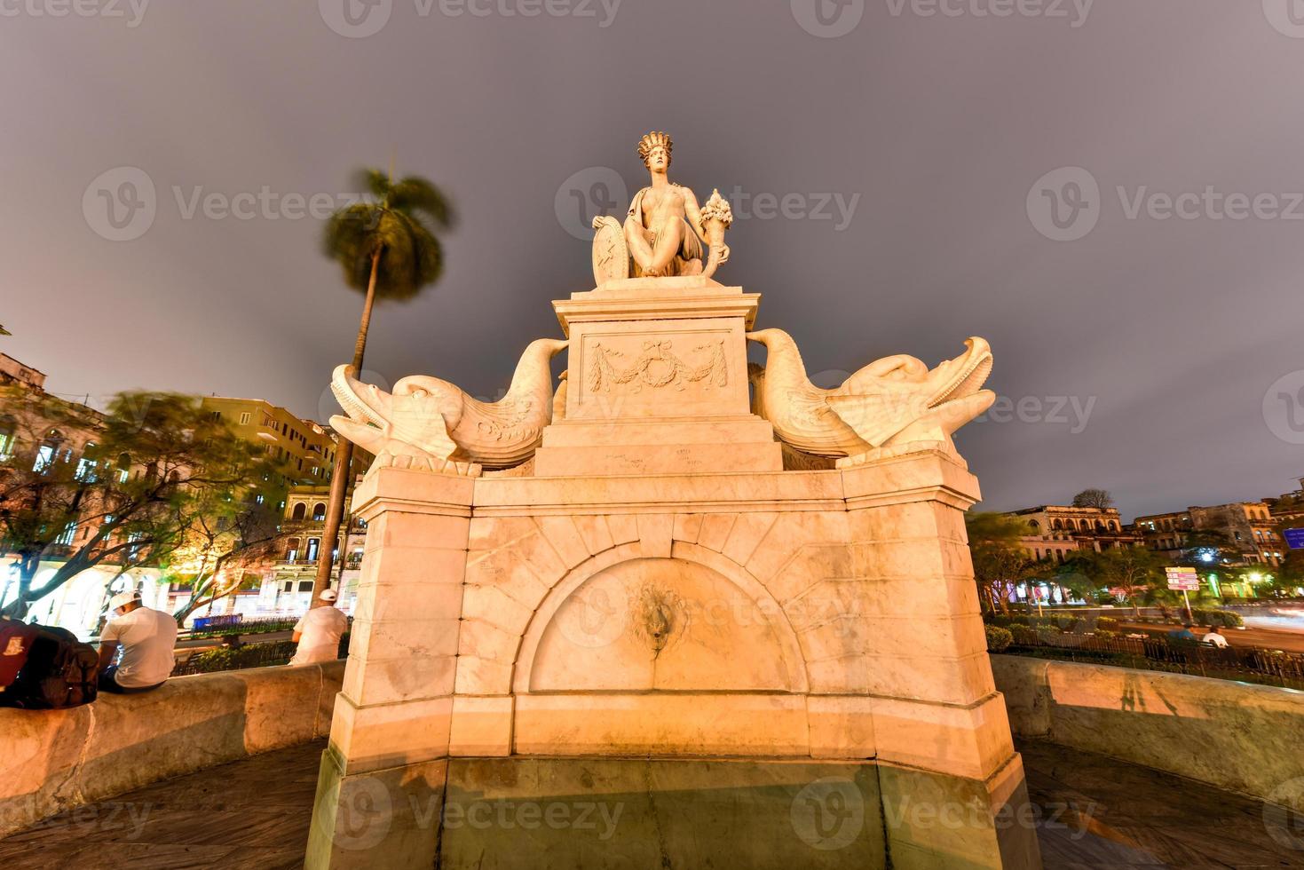 fuente india o habana noble es una representación de la forma de la india o más exactamente la aborigen habana, esposa del cacique habaguanex de quien proviene el nombre de la capital de cuba. foto