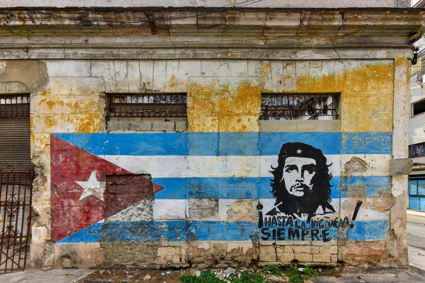 imagen icónica del che guevara en las calles de la habana, cuba, 2022 foto