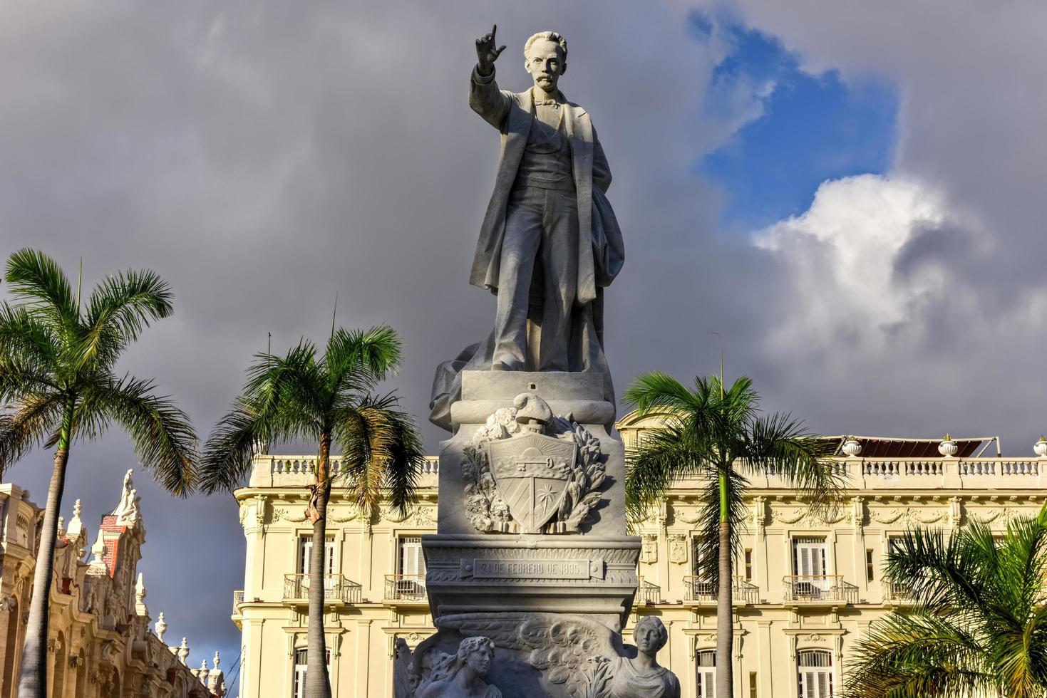 el parque central de la habana con el monumento a jose marti, 2022 foto