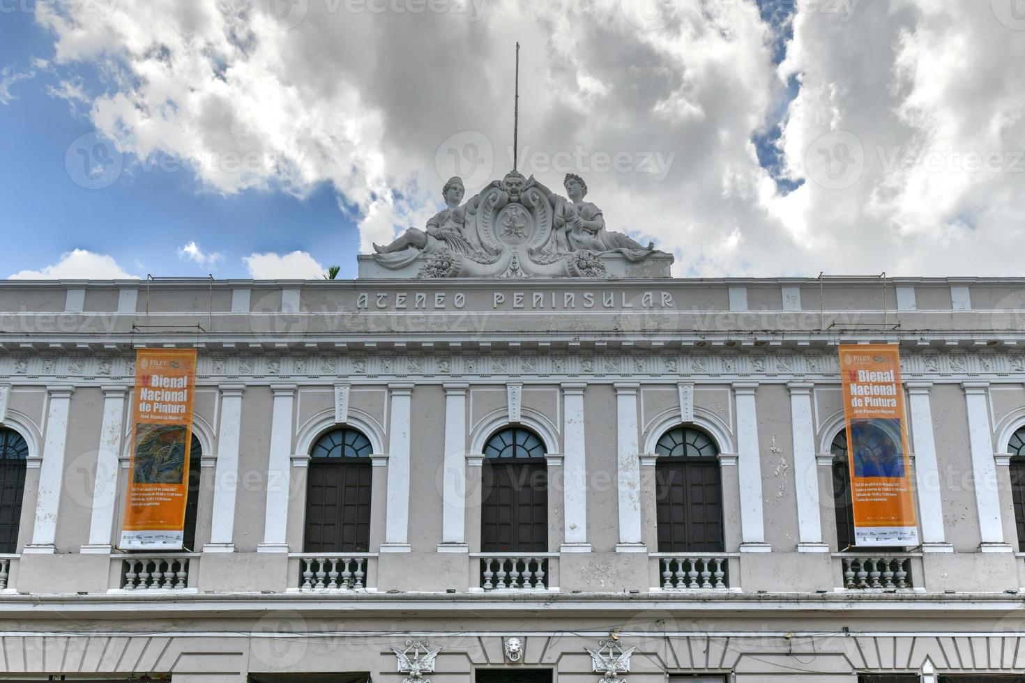 merida, mexico - 25 de mayo de 2021 - ateneo peninsular, el museo de arte en merida, peninsula de yucatan, mexico foto