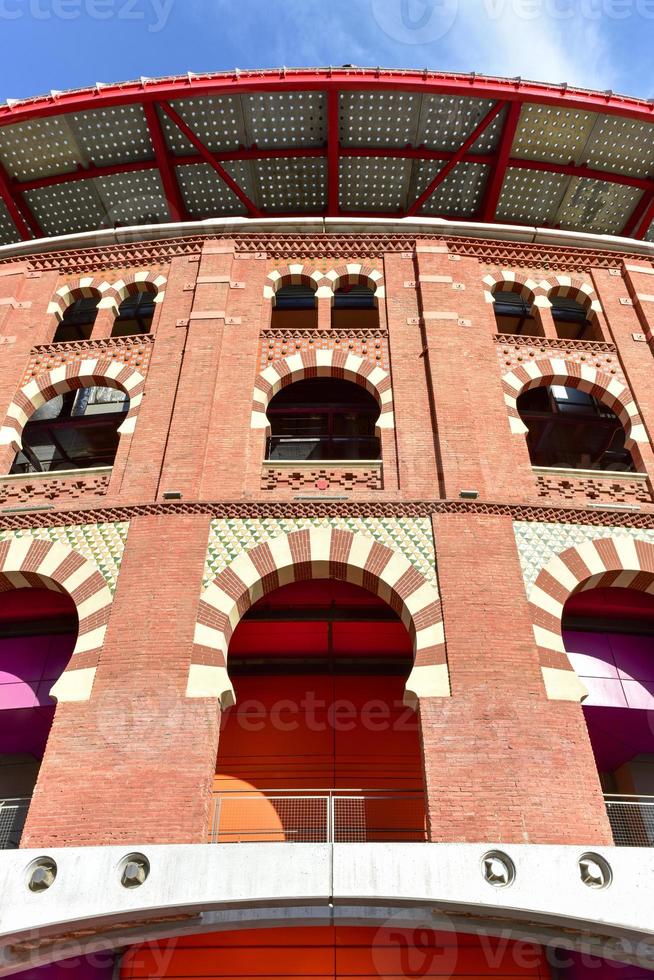 arenas de barcelona, la antigua plaza de toros de las arenas que era una plaza de toros en barcelona, españa. foto