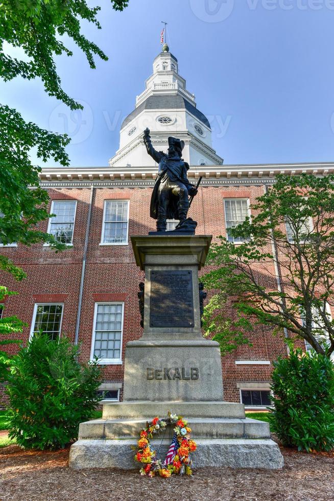 Baron Johann DeKalb statue before the Maryland State Capital building in Annapolis, Maryland on summer afternoon. It is the oldest state capitol in continuous legislative use, dating to 1772. photo