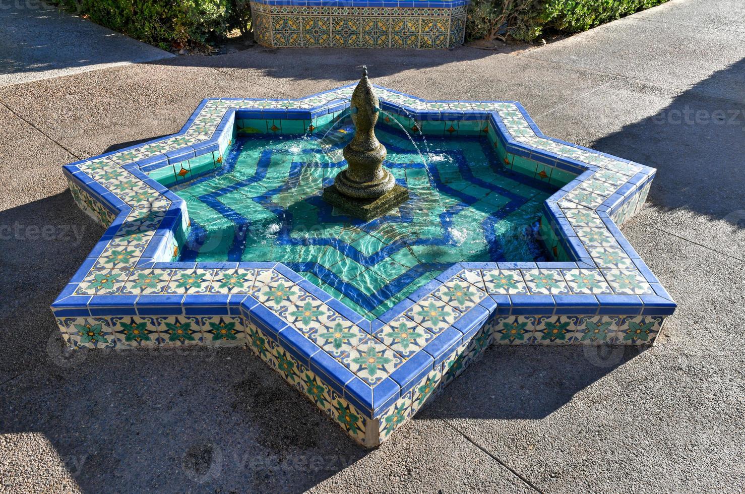 jardines del alcázar en el parque balboa, san diego, california, ee.uu. durante el día. foto