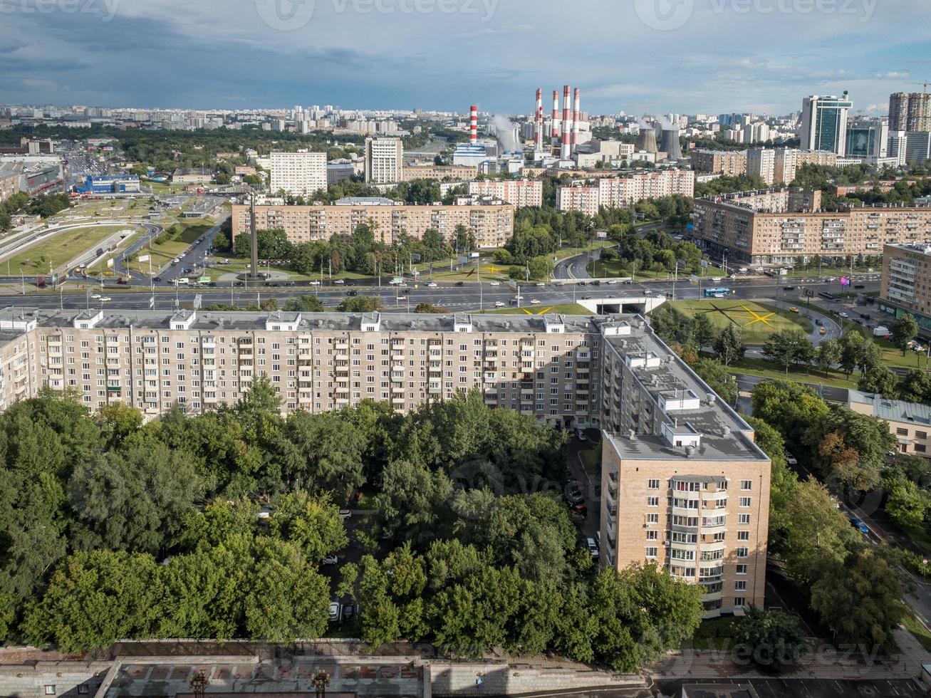 vista aérea del horizonte de la ciudad de moscú, rusia durante el día. foto
