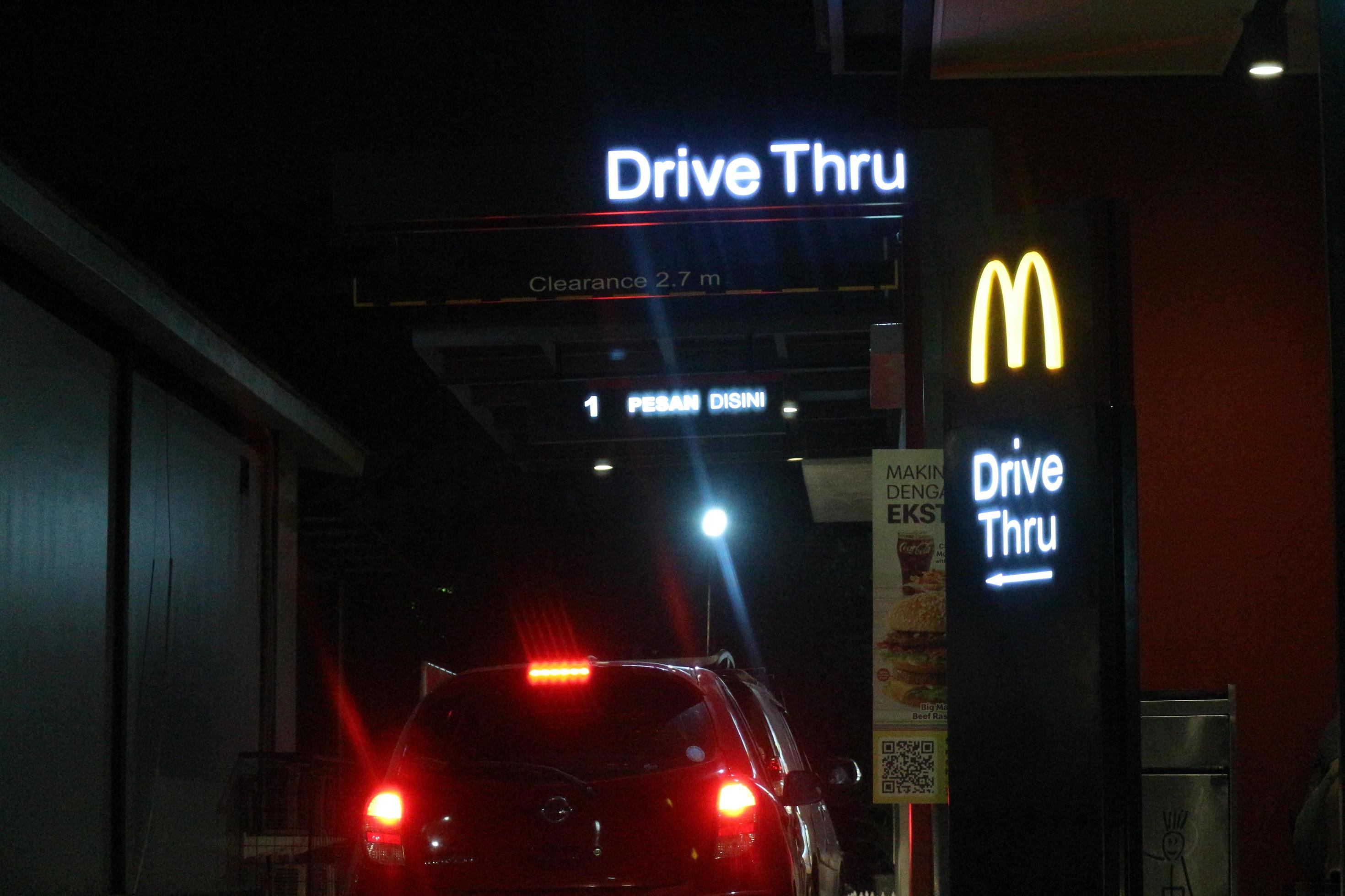Mcdonalds Drive Thru 24 Hours 40 - zk8wh4o