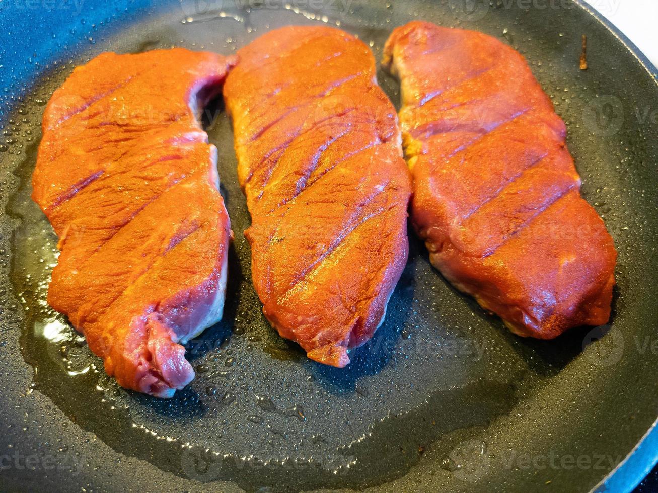 a freshly fried beef steak from the frying pan with delicious ingredients photo