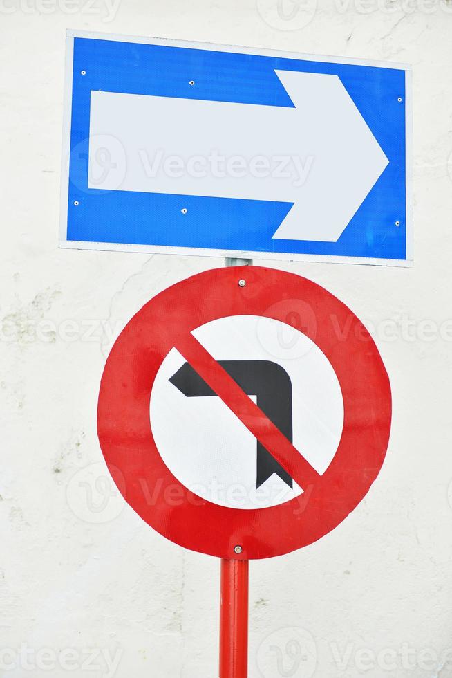 arrow traffic sign photo