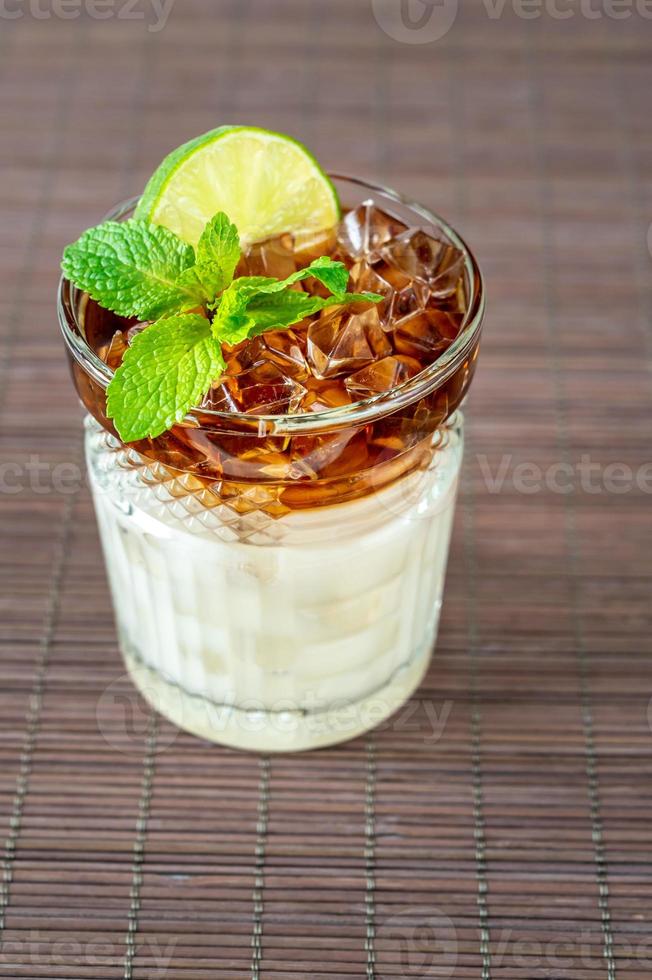 vaso de mai tai foto