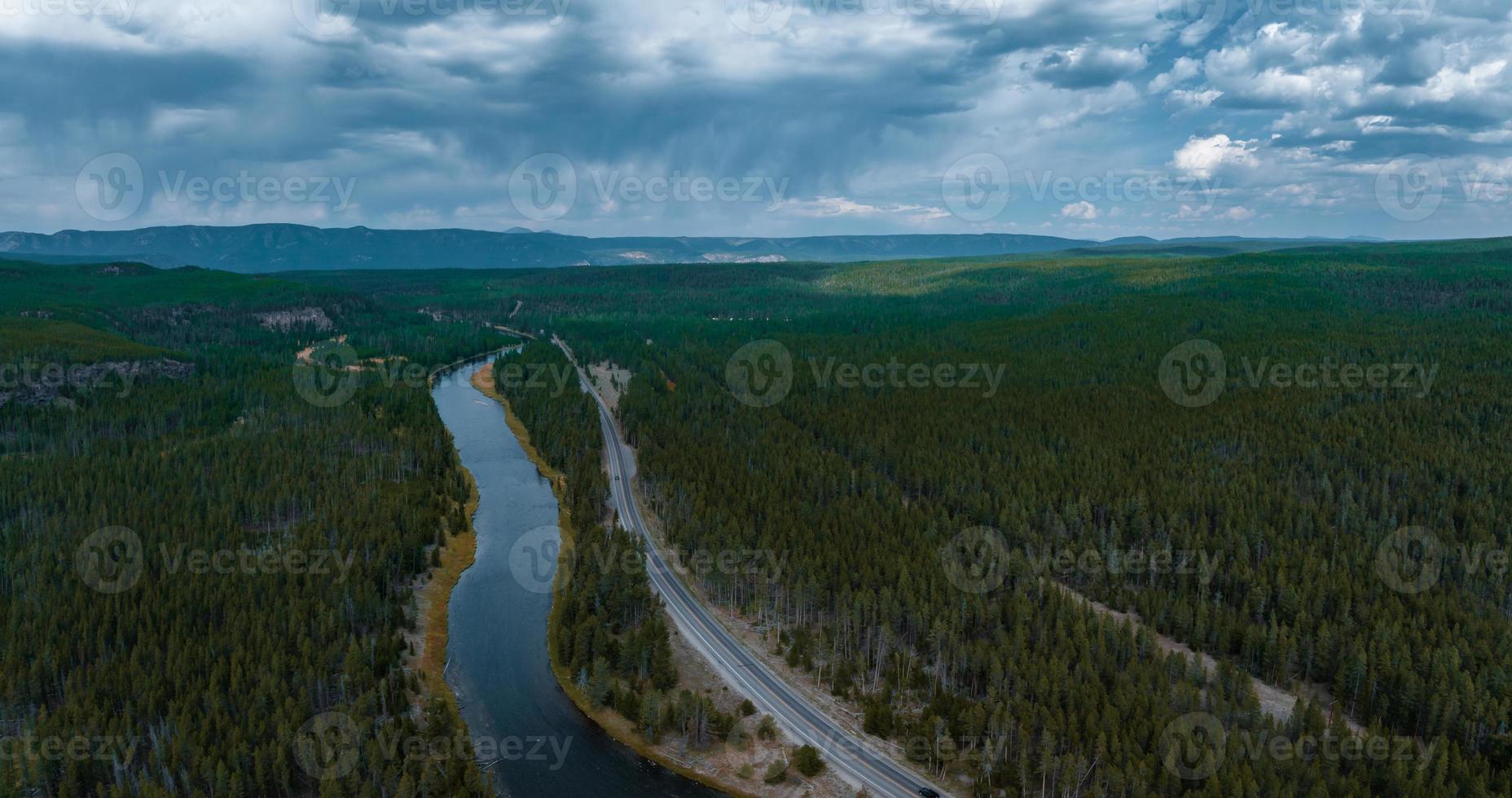 vista panorámica aérea del parque nacional de yellowstone. foto