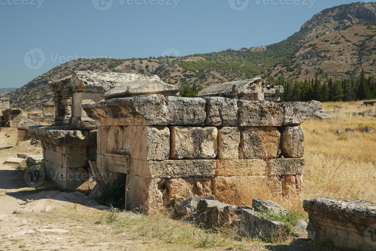 tumba en la ciudad antigua de hierápolis, pamukkale, denizli, turkiye foto