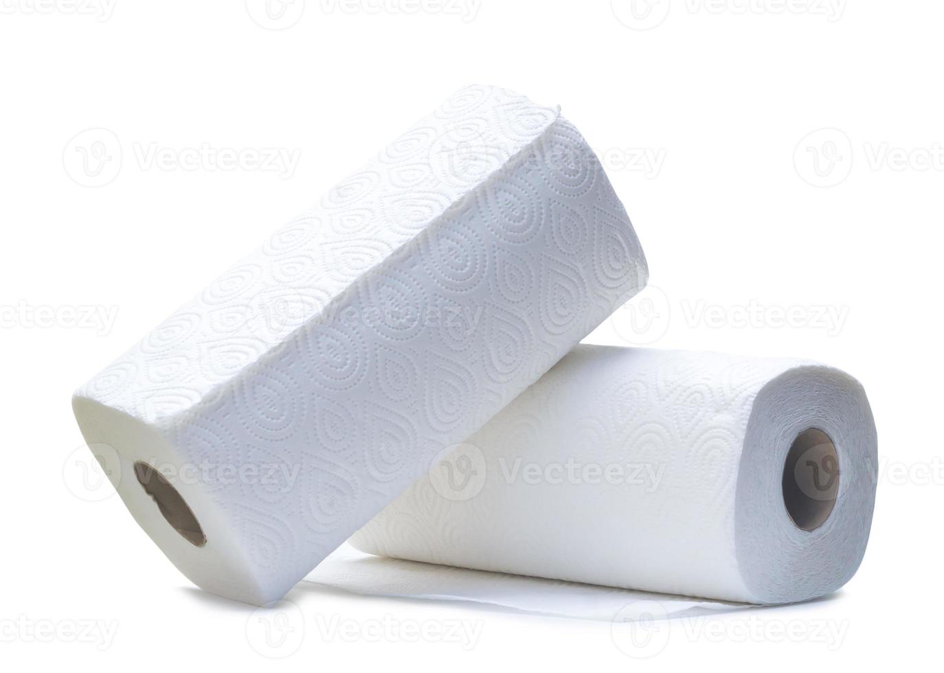 dos rollos de papel tisú blanco largo o servilleta para usar en el baño o en el baño aislados en fondo blanco con camino de recorte foto