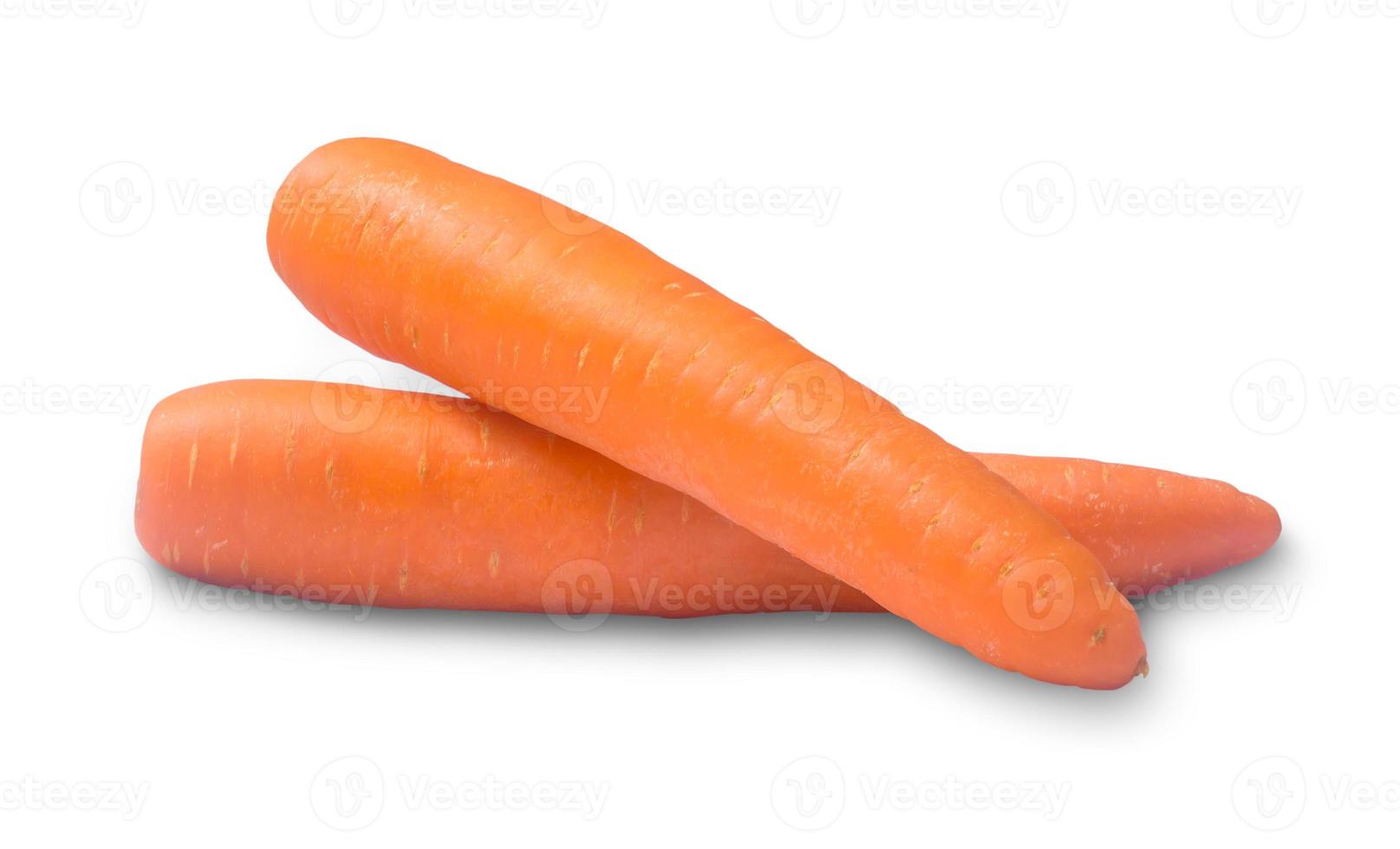 dos verduras frescas de zanahoria naranja aisladas en fondo blanco con camino de recorte foto