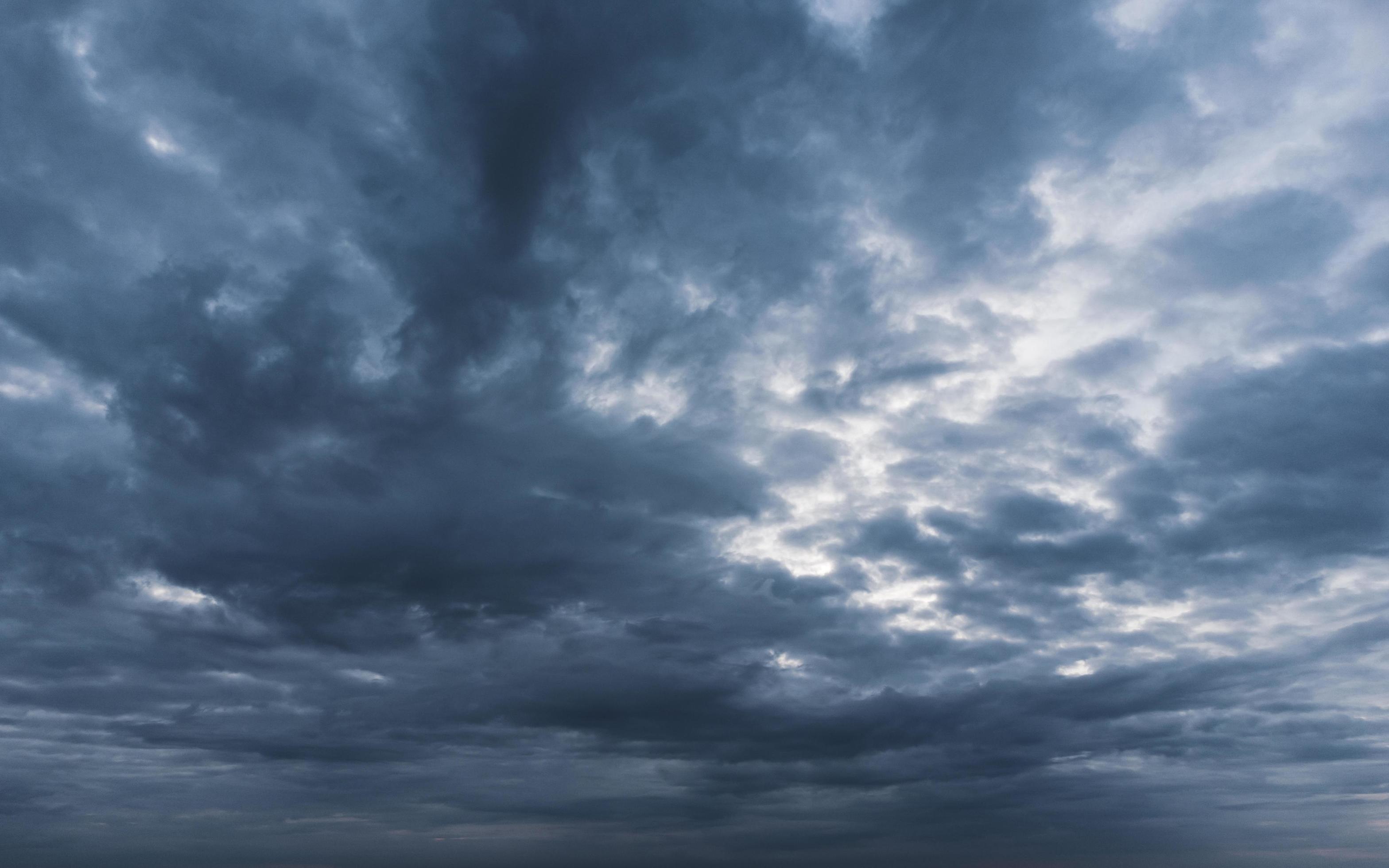 Gloomy heavy dark cloudscape background 16708568 Stock Photo at Vecteezy