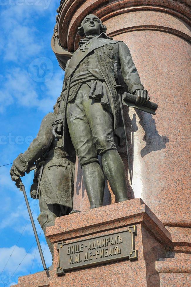 monumento de catalina ii la grande y a los fundadores de odessa en odessa, ucrania. fue construido en 1900. en 1920 fue desmontado por los comunistas y restaurado nuevamente en 2007. foto