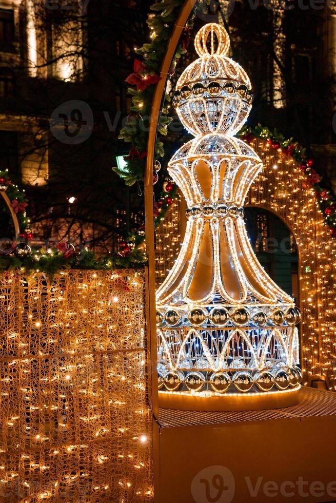 decoración y luces del árbol de Navidad, cámara de movimiento suave con efecto de paralaje. foto