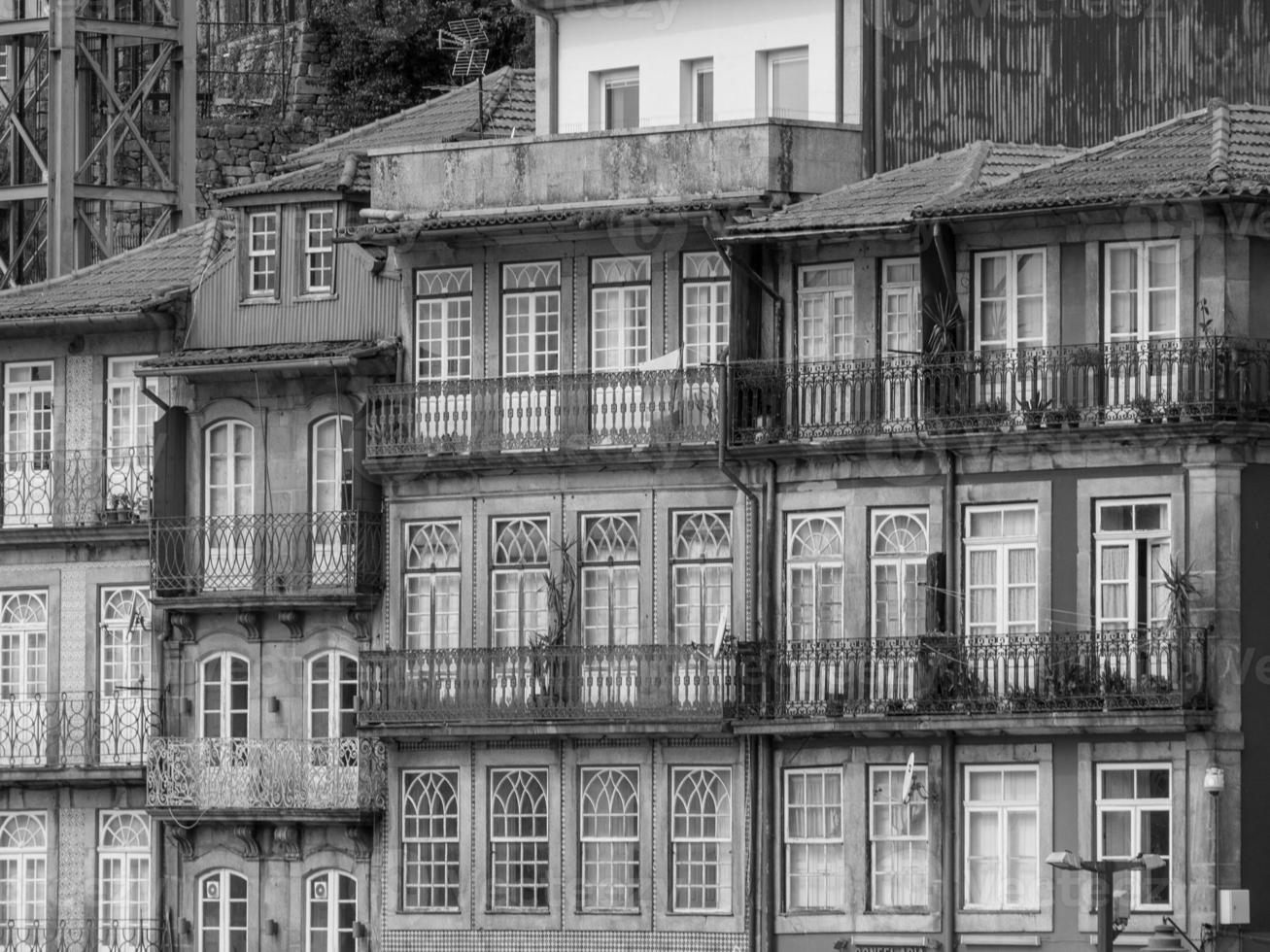 la ciudad de porto en el río douro foto