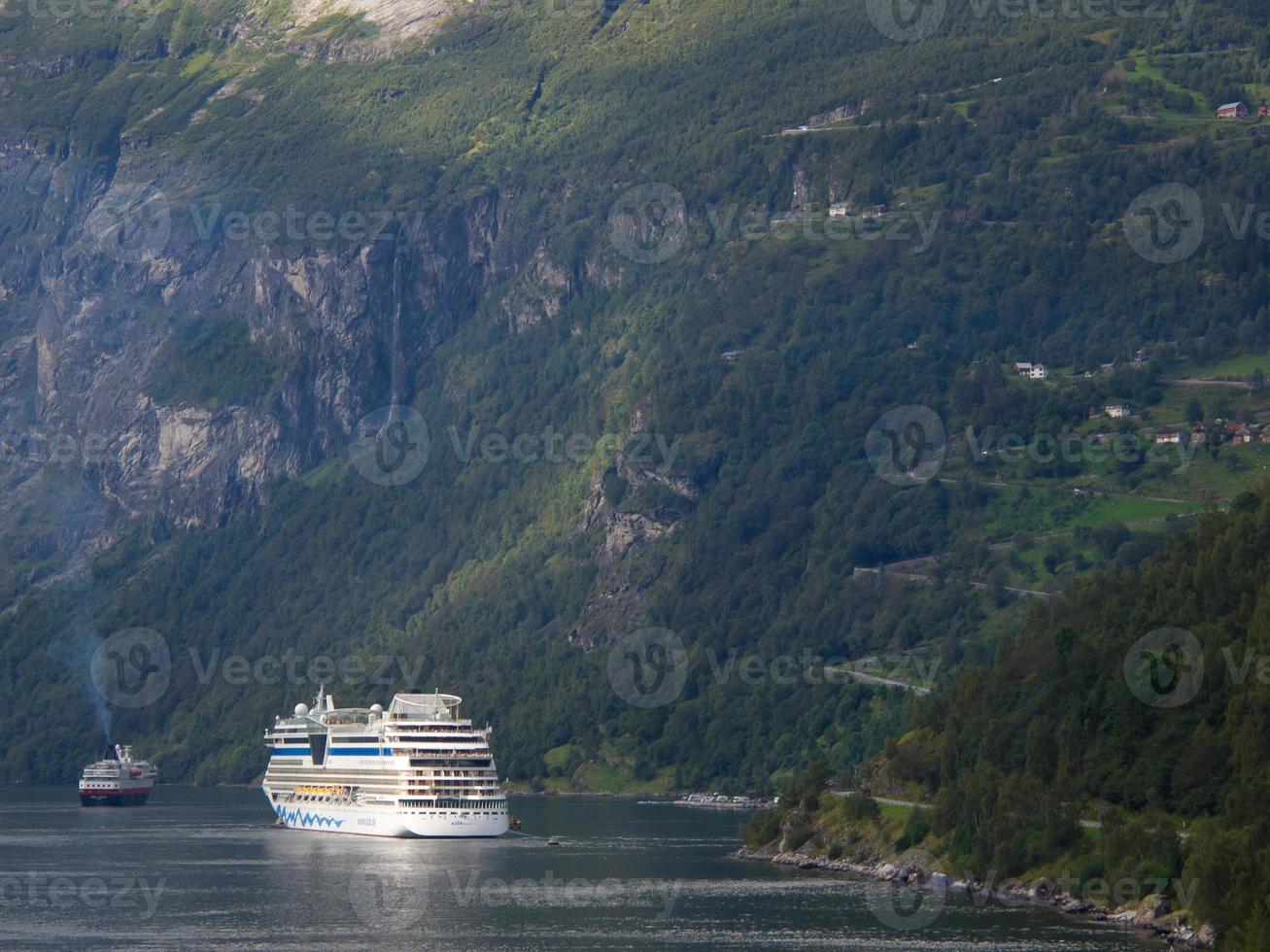 los fiordos de noruega foto