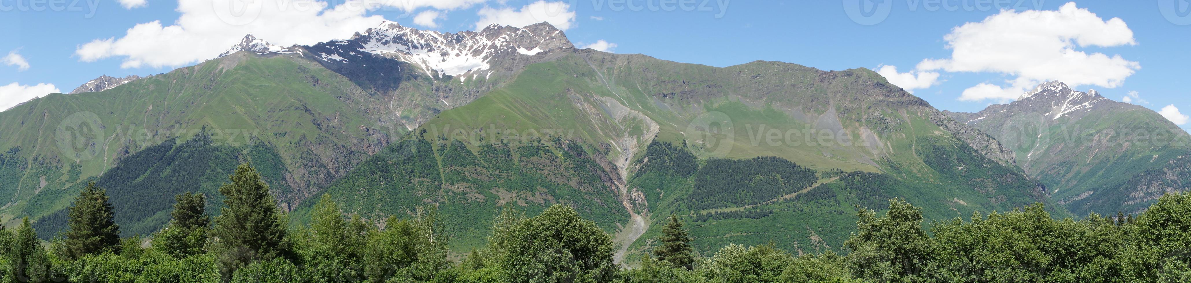 montañas del cáucaso, swanetia, georgia, europa foto