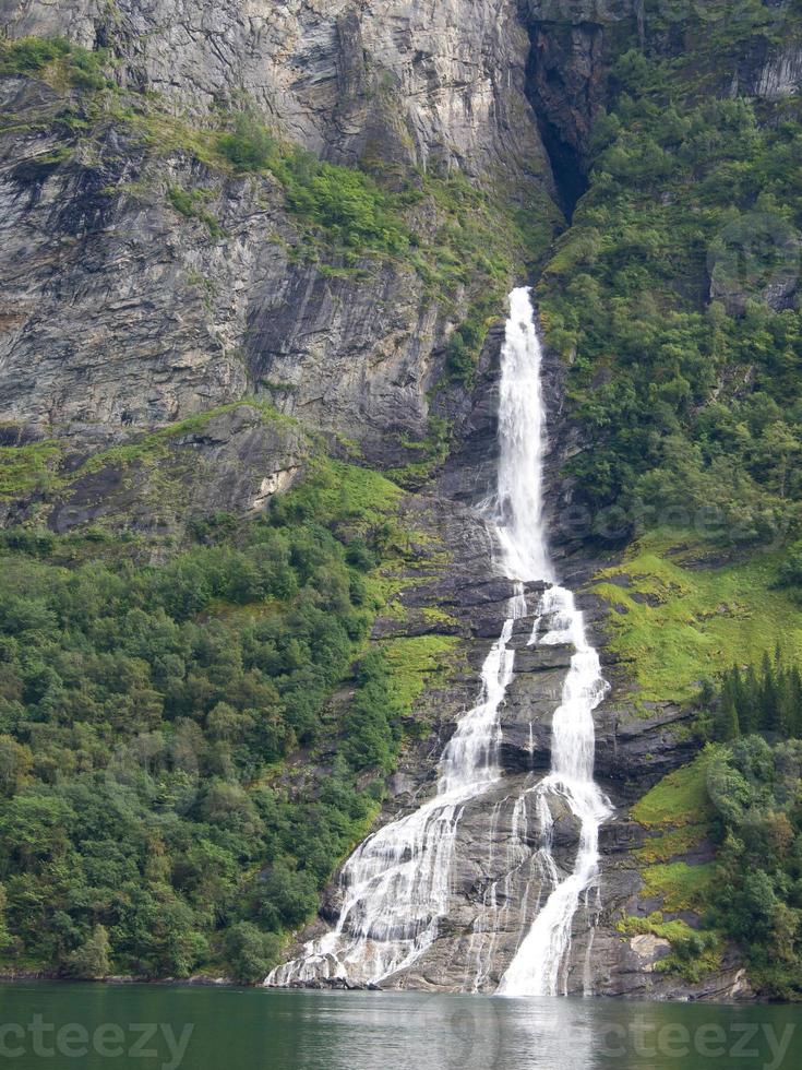 los fiordos de noruega foto