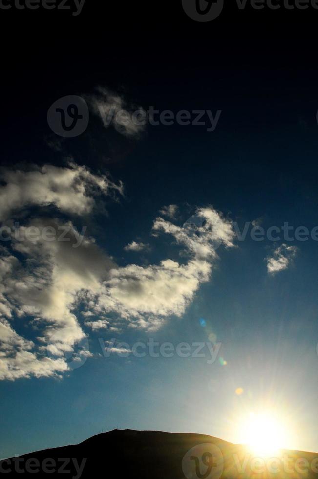 vista del atardecer con nubes foto