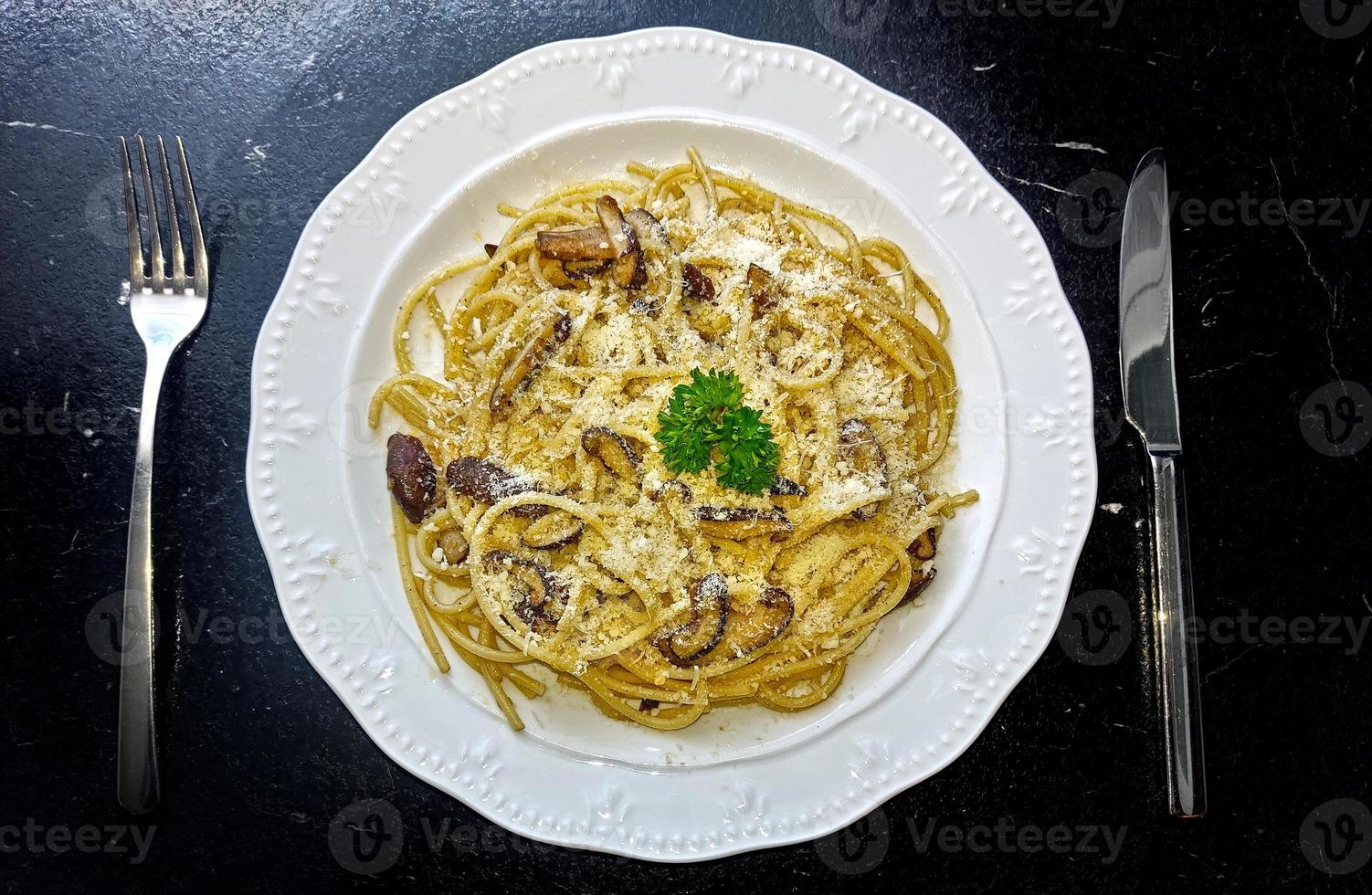 Spaghetti with shiitake mushrooms and parmesan photo