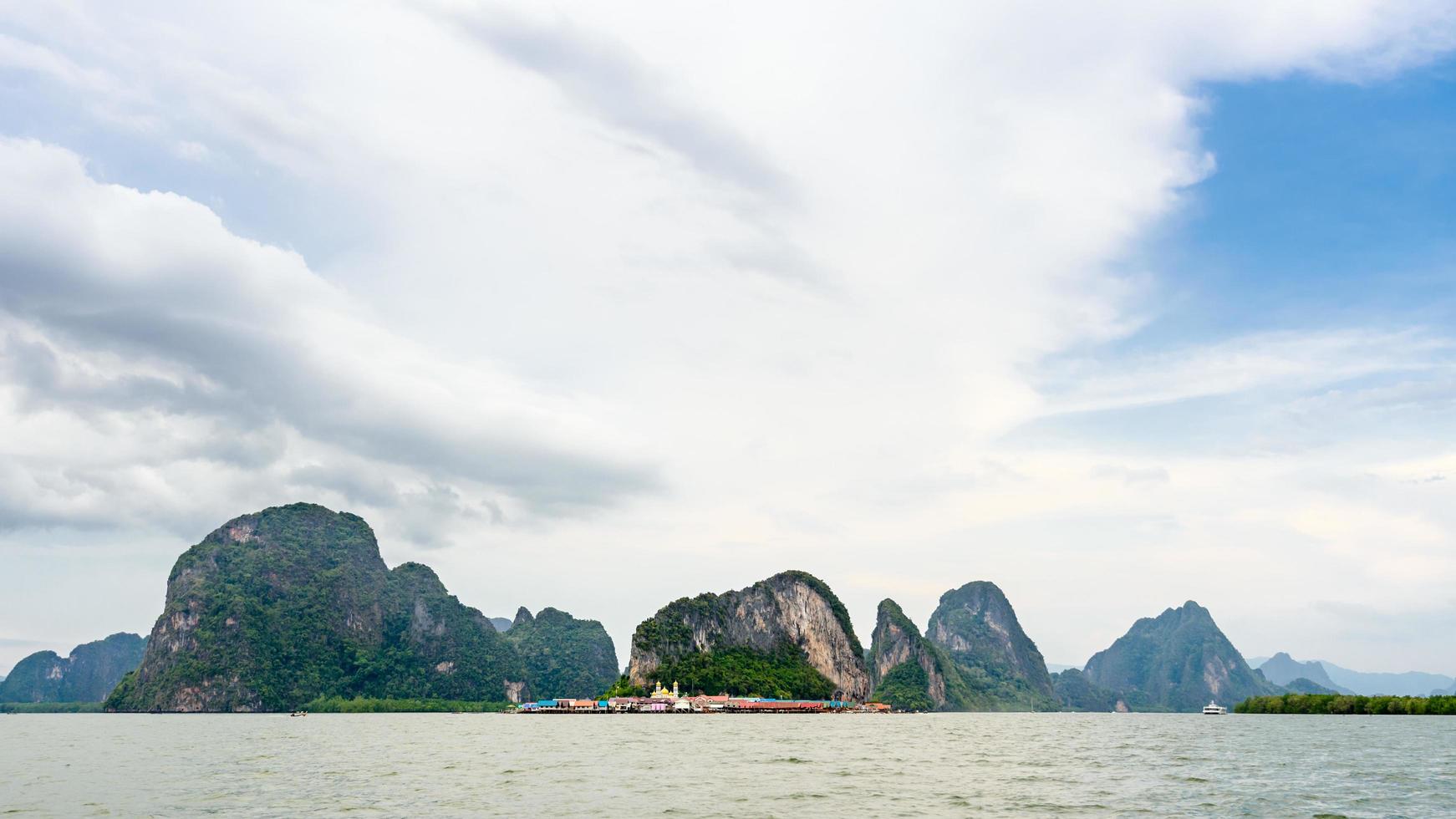 koh panyee o isla punyi, tailandia foto