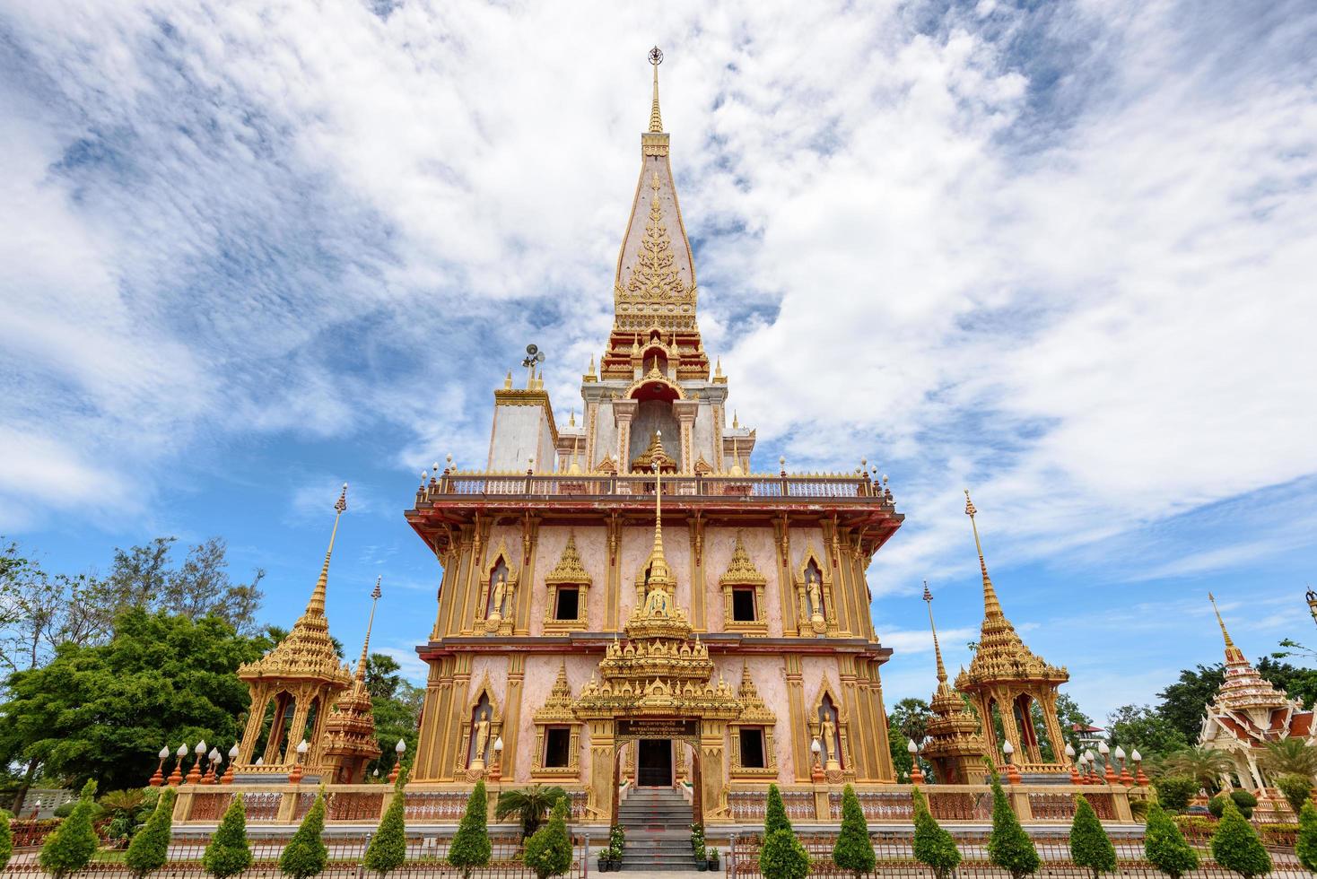 templo wat chalong o wat chaitaram foto