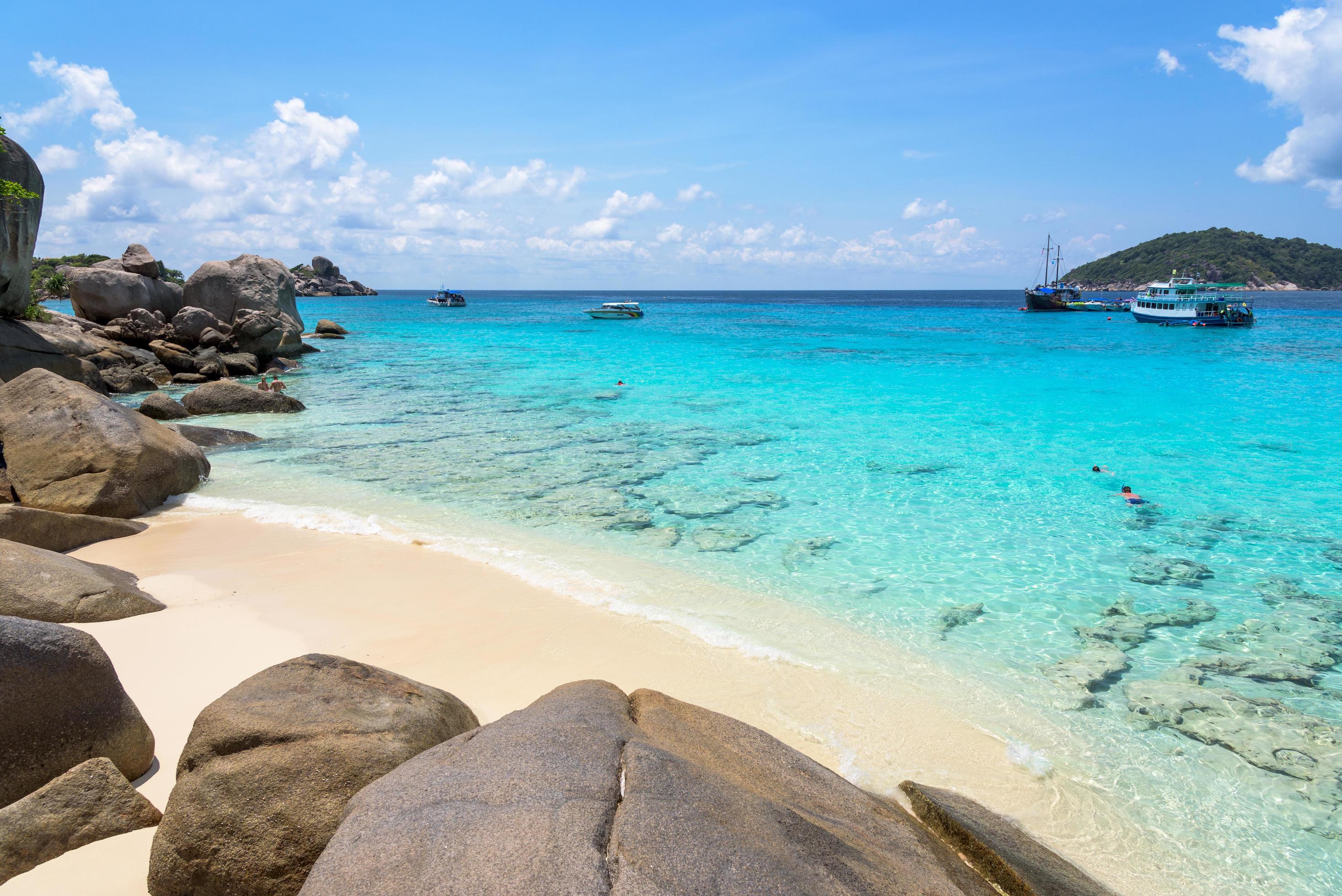 Beautiful beach at Koh Miang in Mu Koh Similan, Thailand 16736751 Stock  Photo at Vecteezy