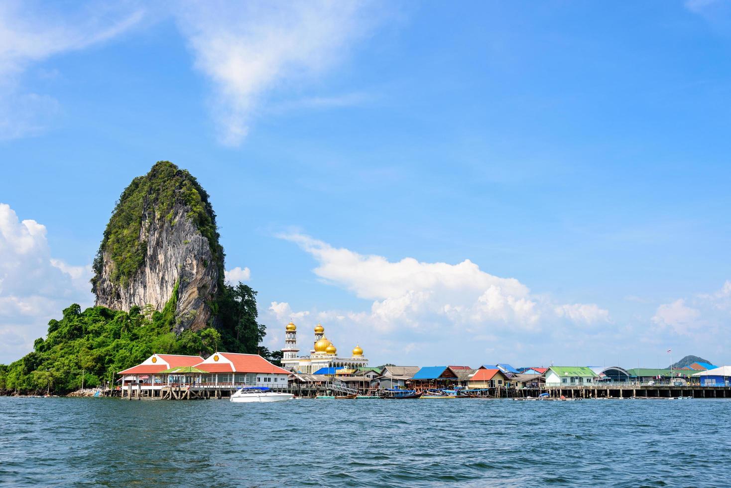 isla de koh panyee o punyi en verano foto