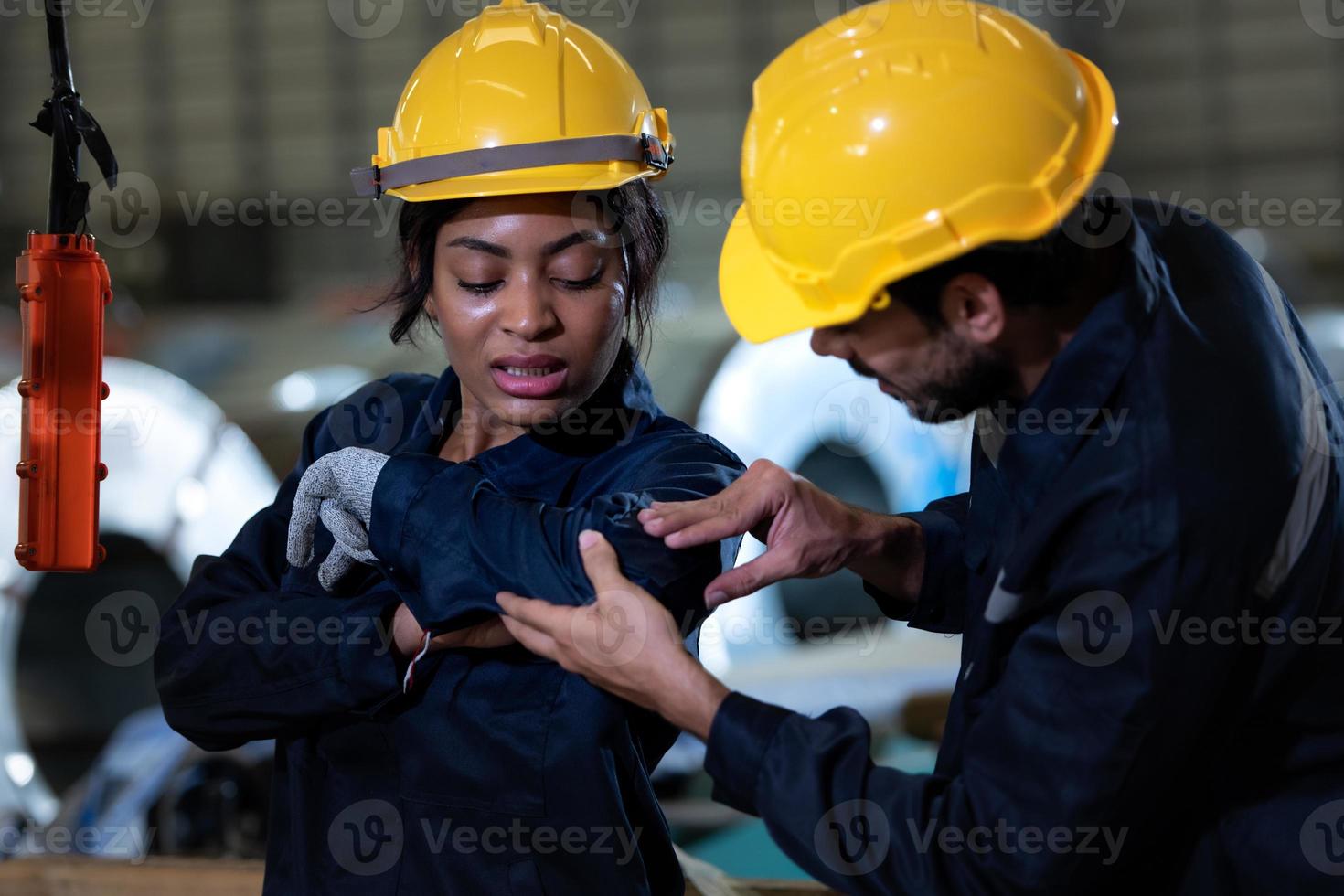 Hazardous materials and machinery are found in large industrial facilities. Safety considerations are therefore of the utmost significance. photo