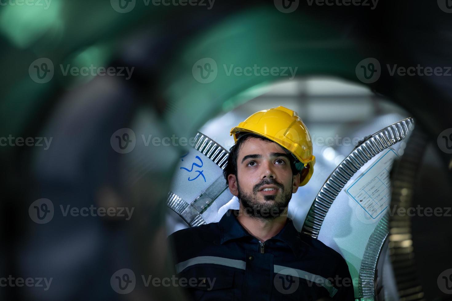 retrato de un ingeniero de equipo pesado de una gran industria foto