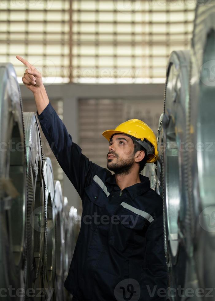 retrato de un ingeniero de equipo pesado de una gran industria foto