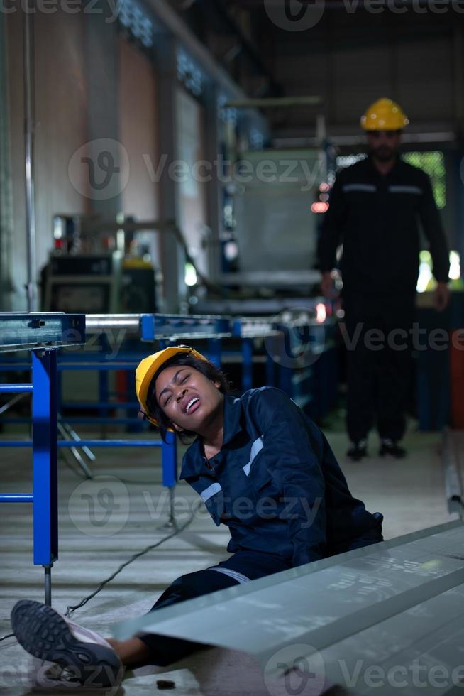 materiales y maquinaria peligrosos se encuentran en grandes instalaciones industriales. Por lo tanto, las consideraciones de seguridad son de suma importancia. foto