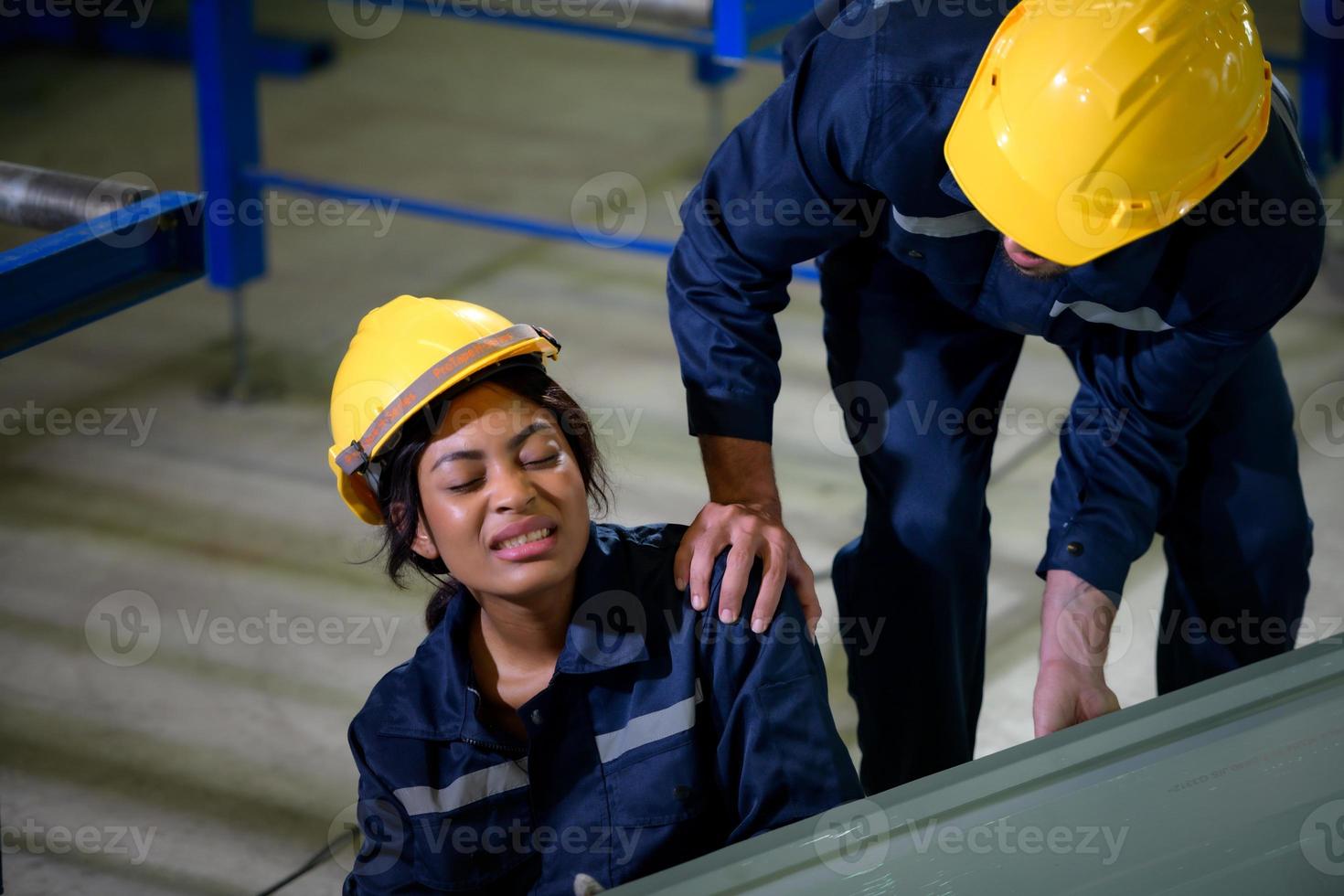 materiales y maquinaria peligrosos se encuentran en grandes instalaciones industriales. Por lo tanto, las consideraciones de seguridad son de suma importancia. foto